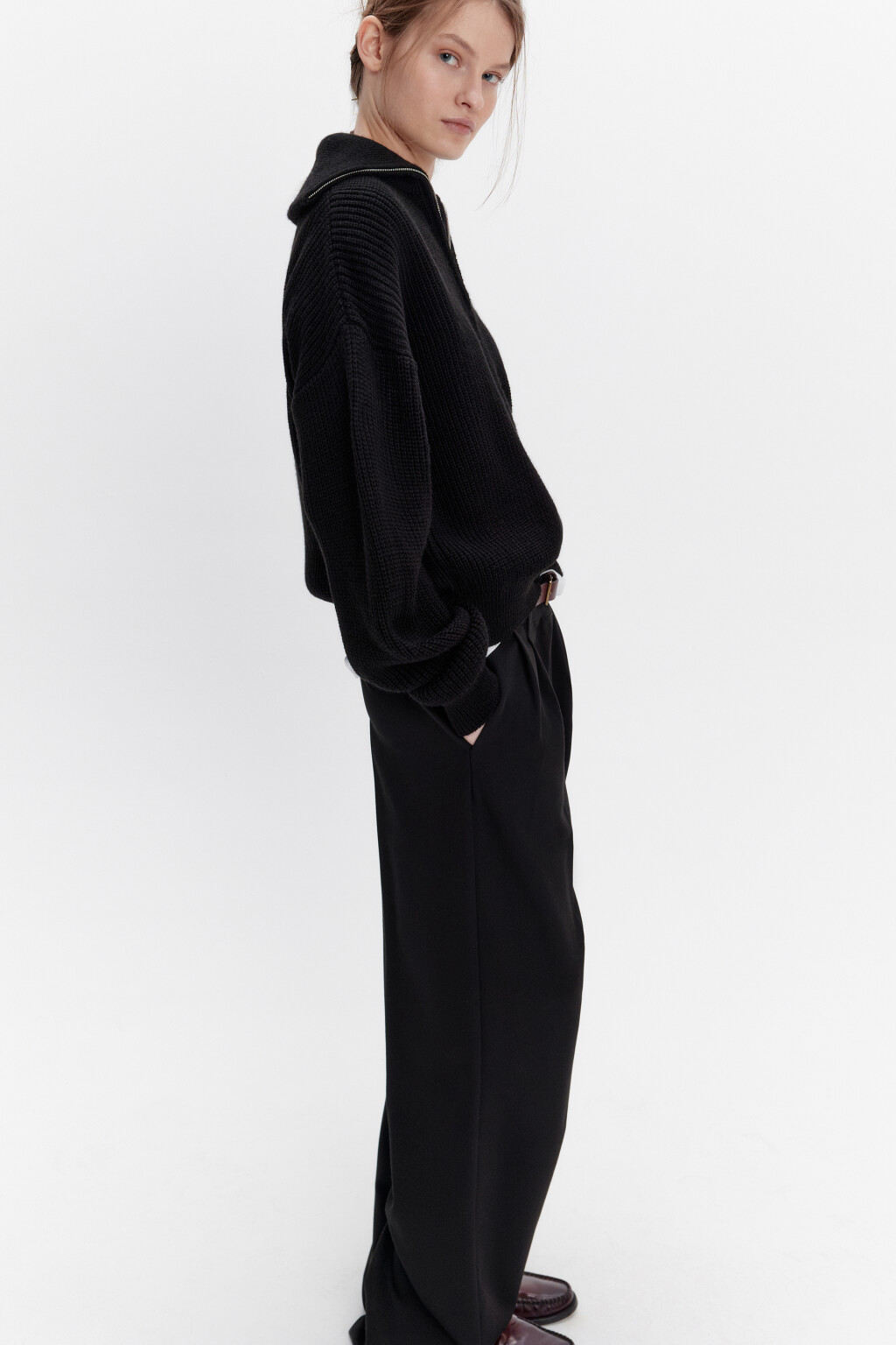 Свитер в рубчик с воротником на молнии - цвет черный - 2