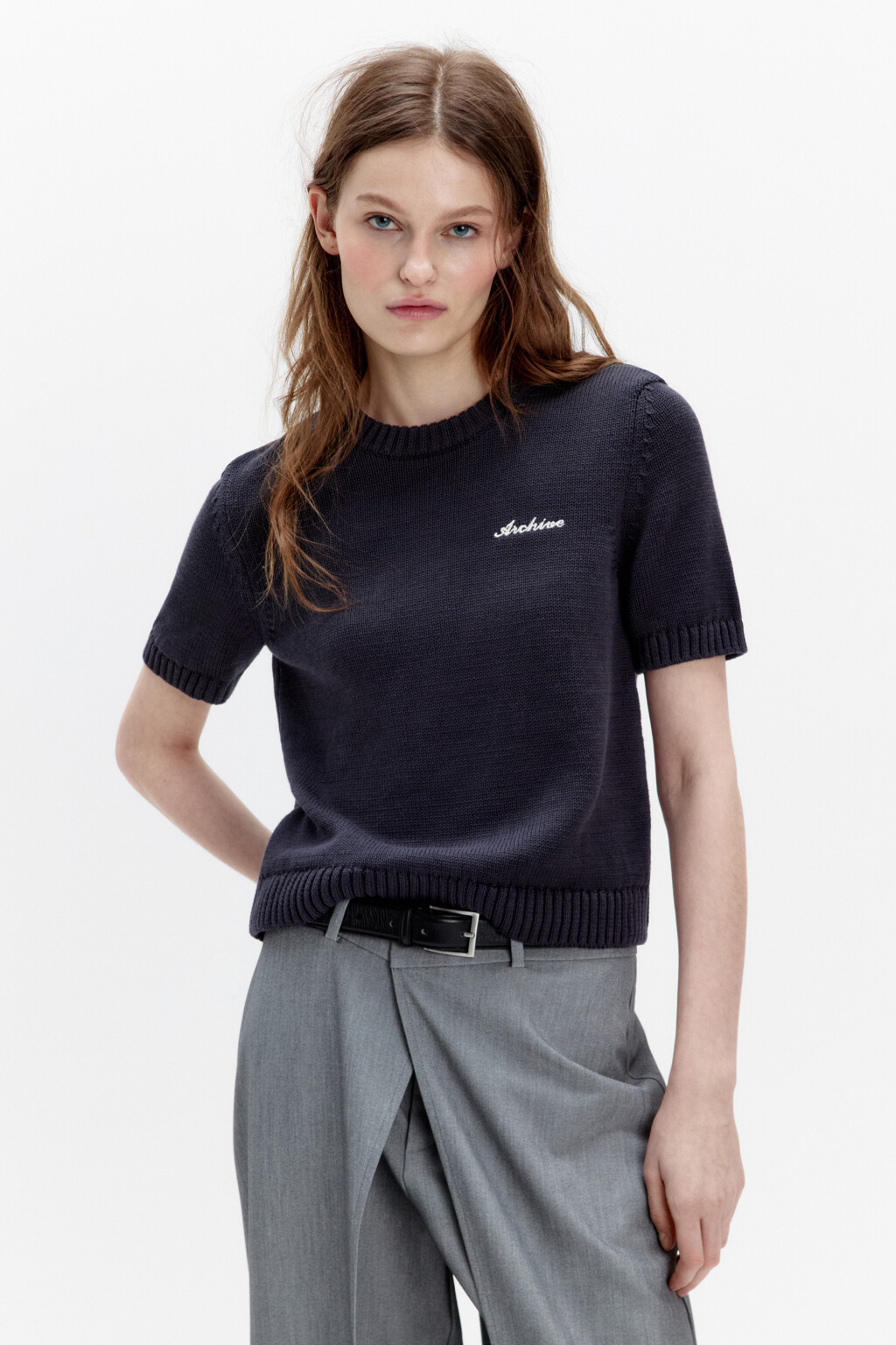 Топ вязаный с вышивкой на груди - цвет серый - 3