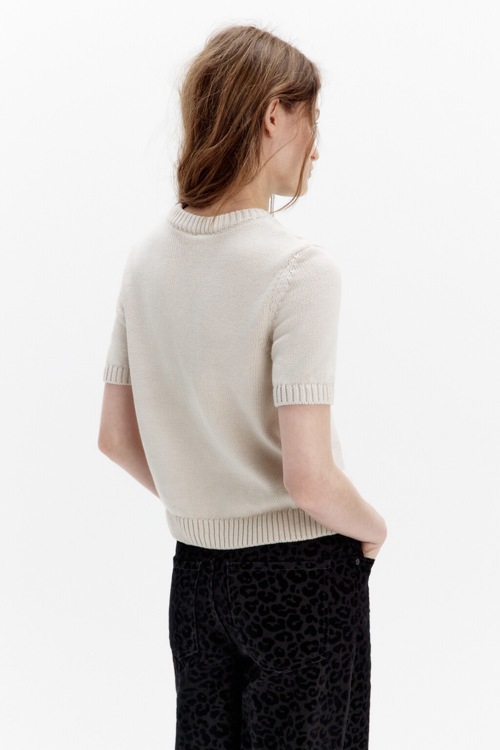 Топ вязаный с вышивкой на груди - цвет бежевый - 3