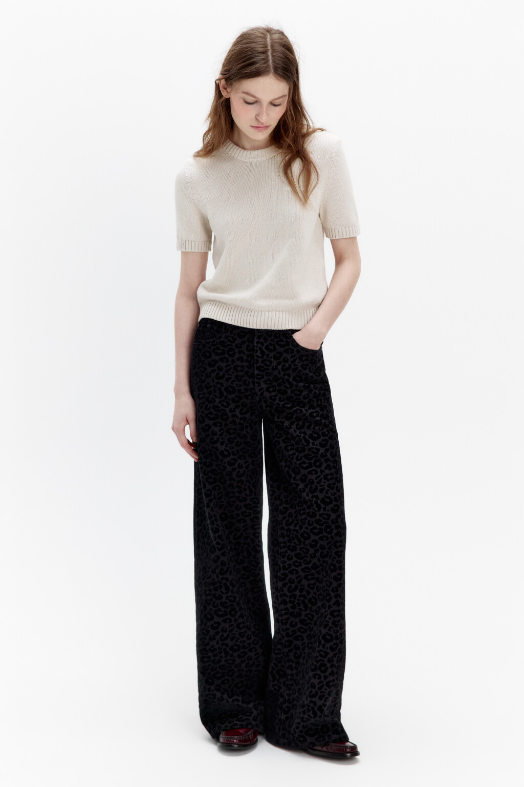 Топ вязаный с вышивкой на груди - цвет бежевый - 4