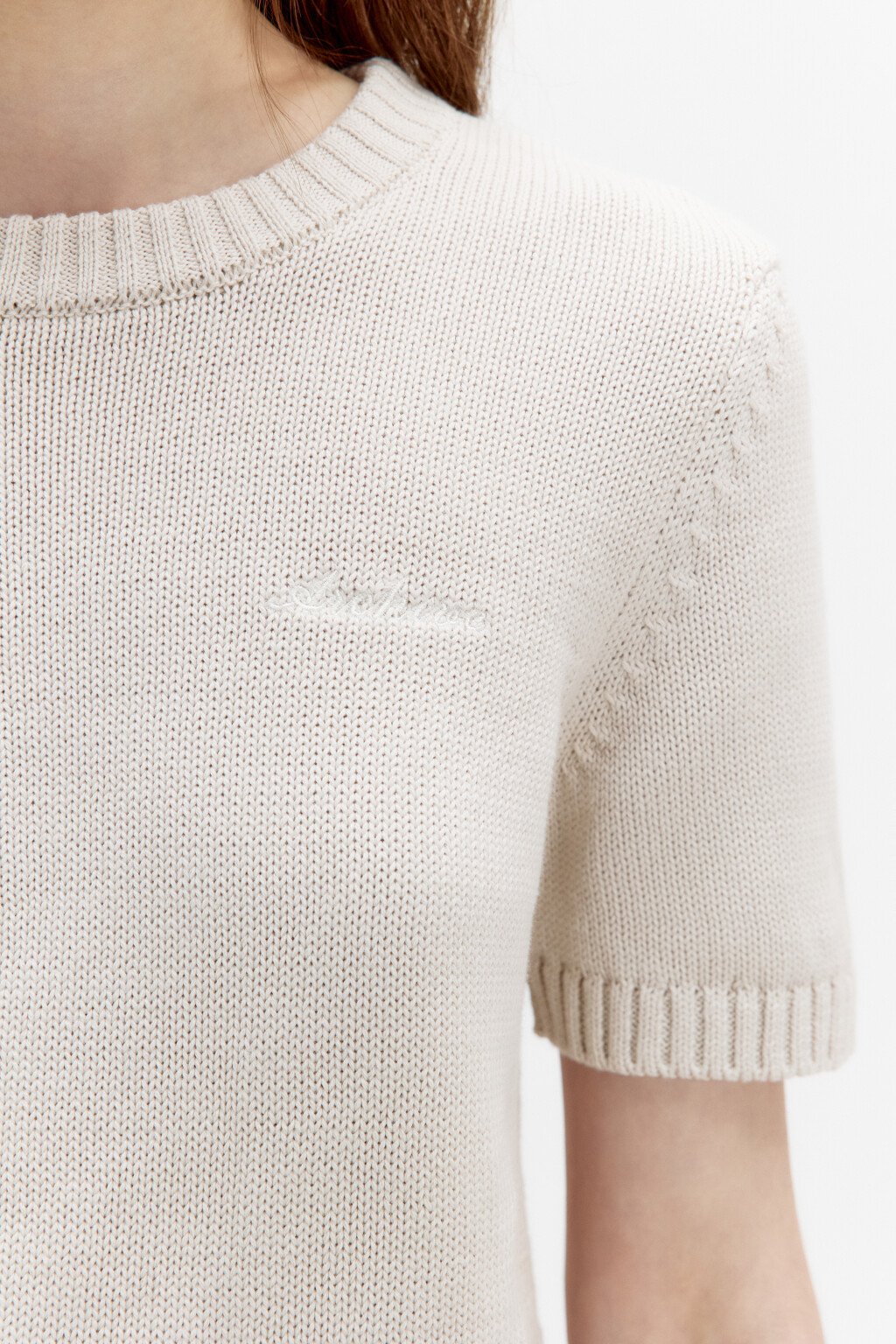 Топ вязаный с вышивкой на груди - цвет бежевый - 6