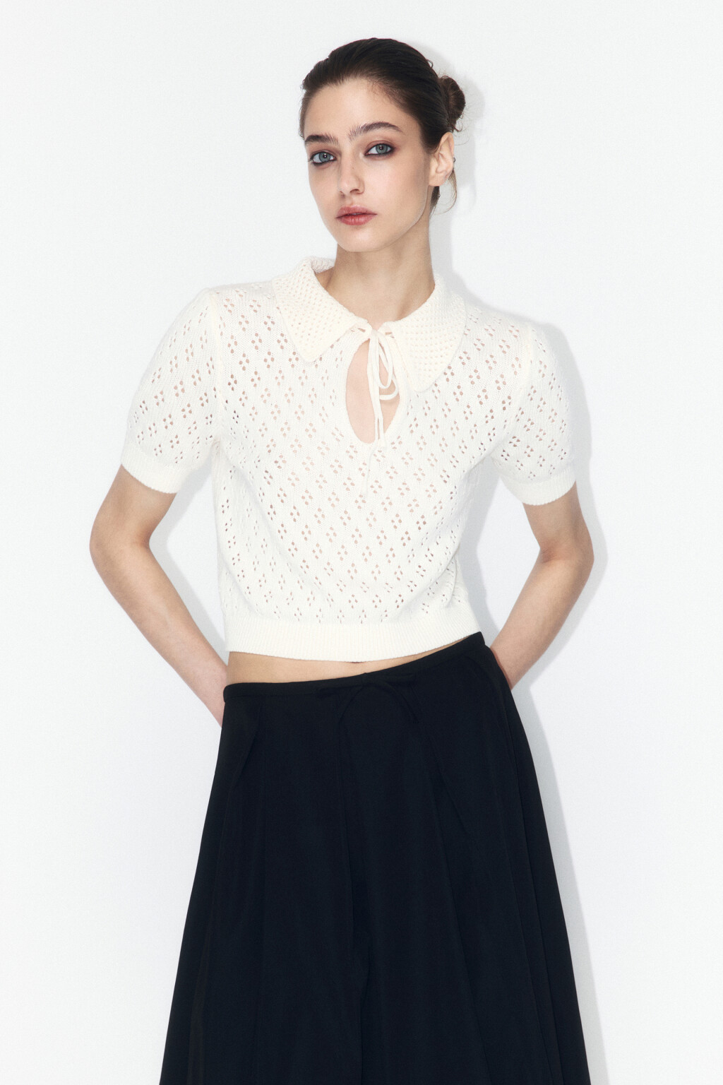 Джемпер вязаный ажурный с завязками на груди - цвет молочный - 3