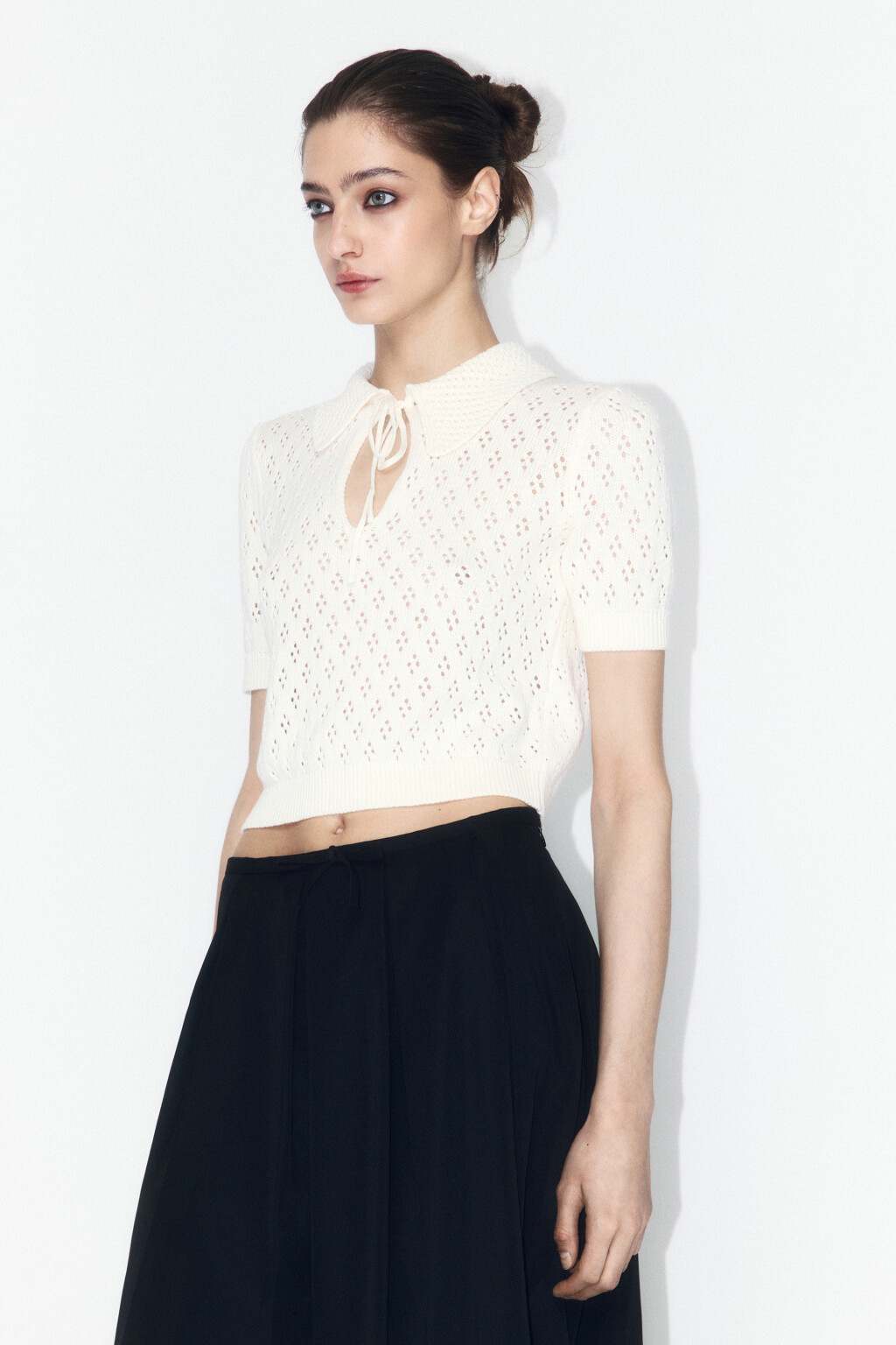 Джемпер вязаный ажурный с завязками на груди - цвет молочный - 6