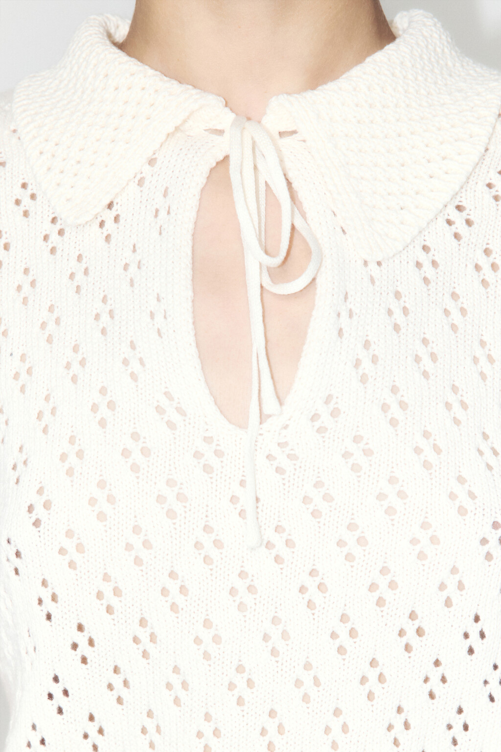 Джемпер вязаный ажурный с завязками на груди - цвет молочный - 10