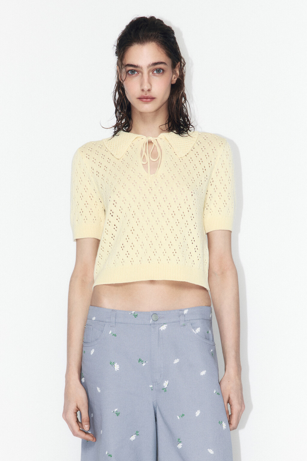 Джемпер вязаный ажурный с завязками на груди - цвет желтый - 4