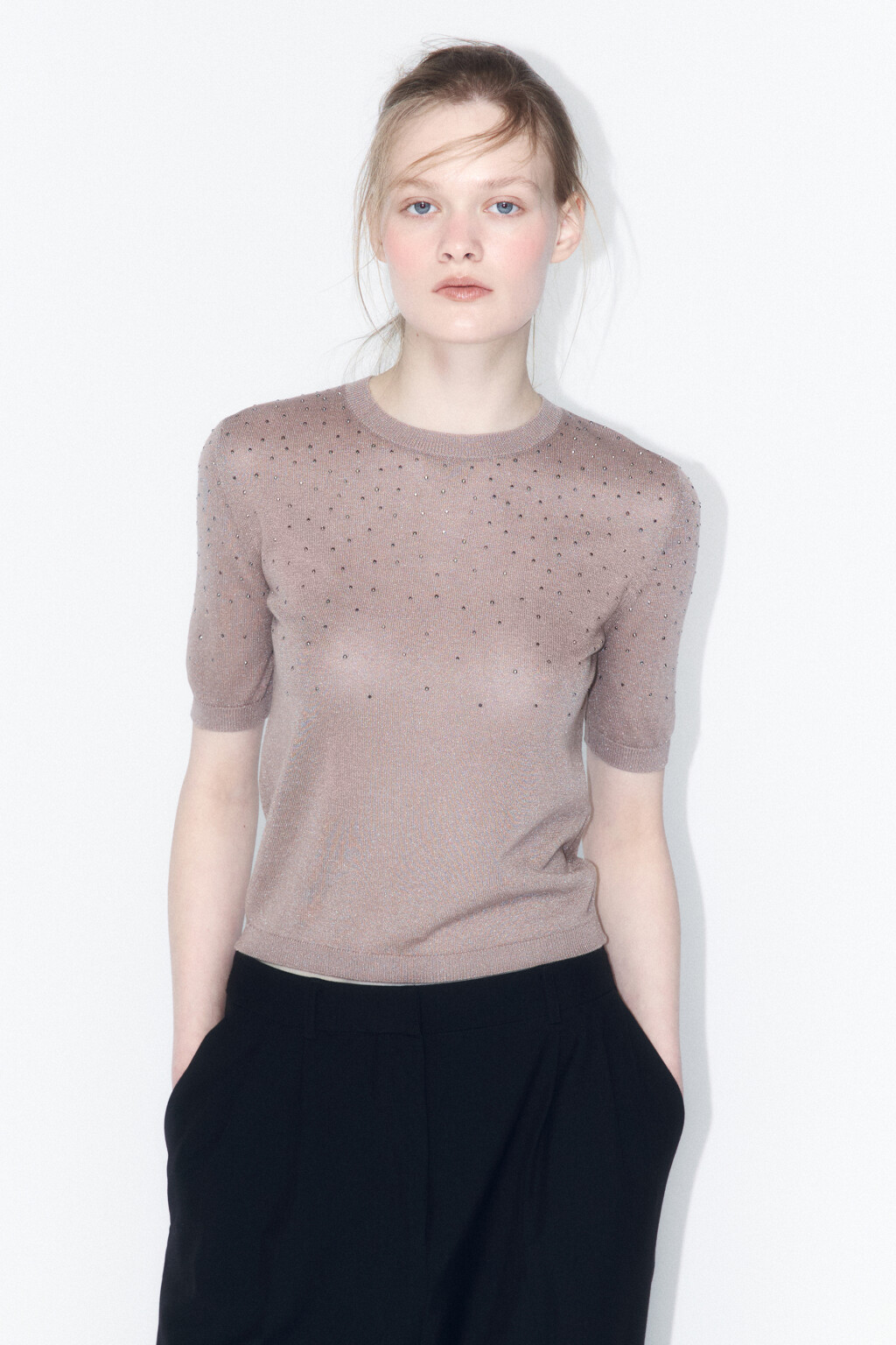 Джемпер тонкой вязки с декором из страз - цвет бежевый - 2