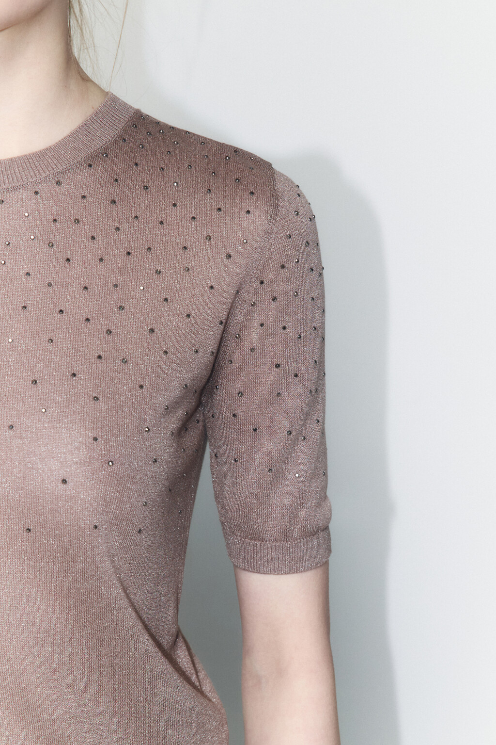 Джемпер тонкой вязки с декором из страз - цвет бежевый - 6