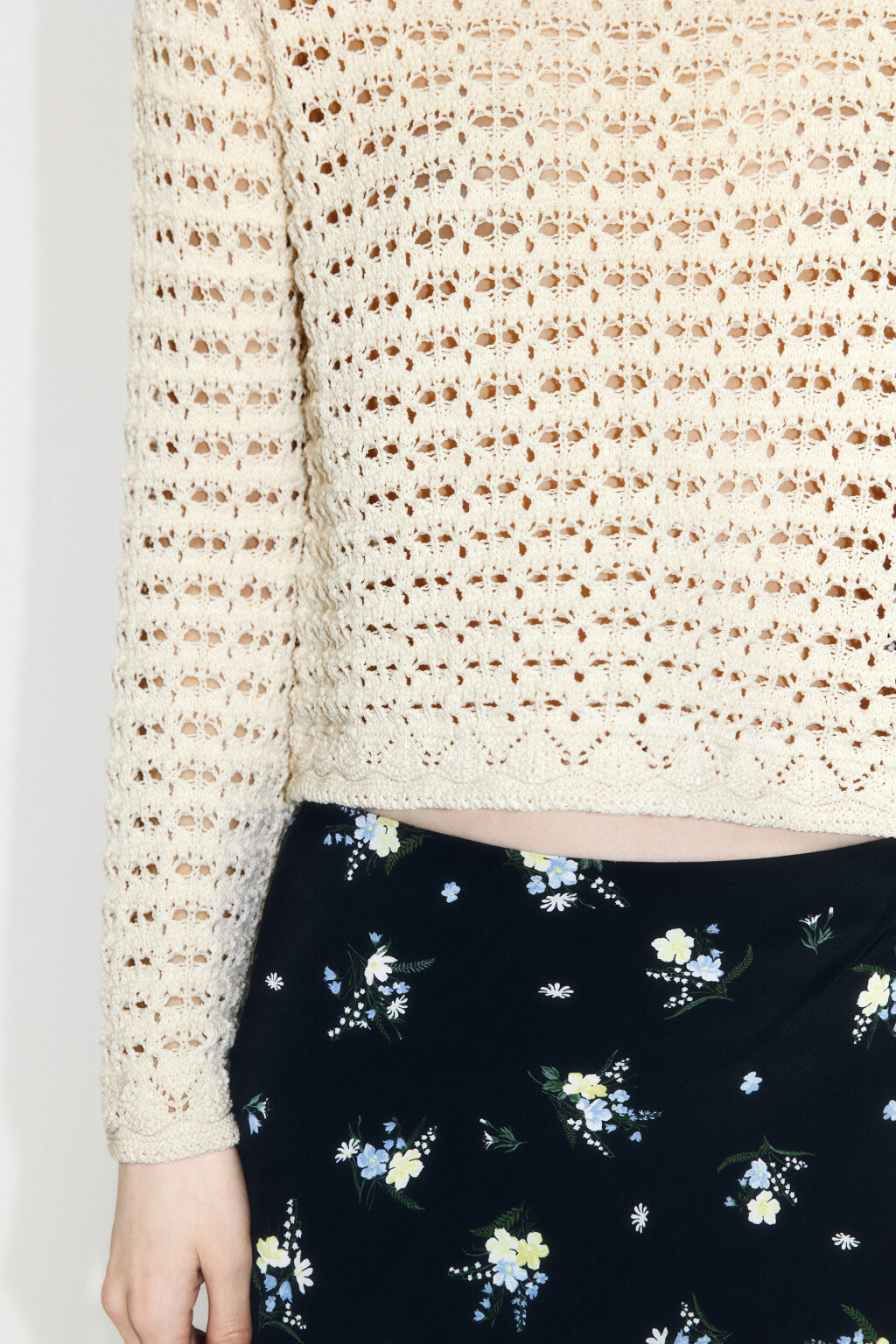 Джемпер ажурный с расклешенными рукавами - цвет бежевый - 6