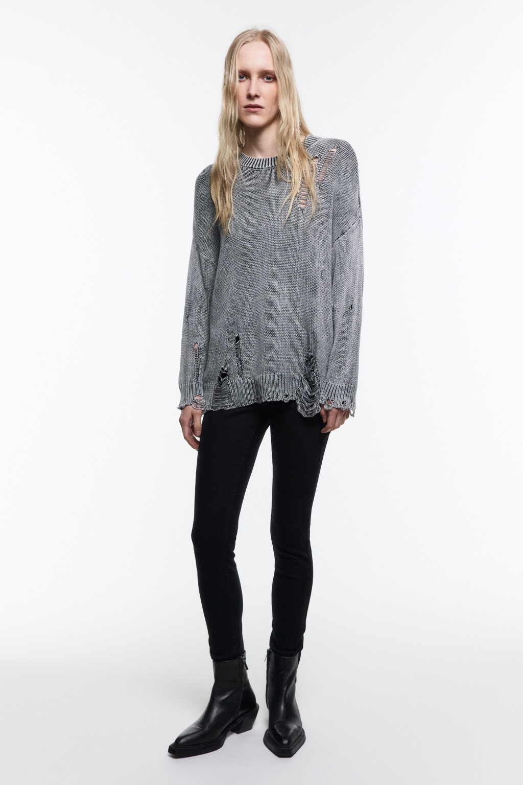 Джемпер вязаный с рваными элементами - цвет серый - 5