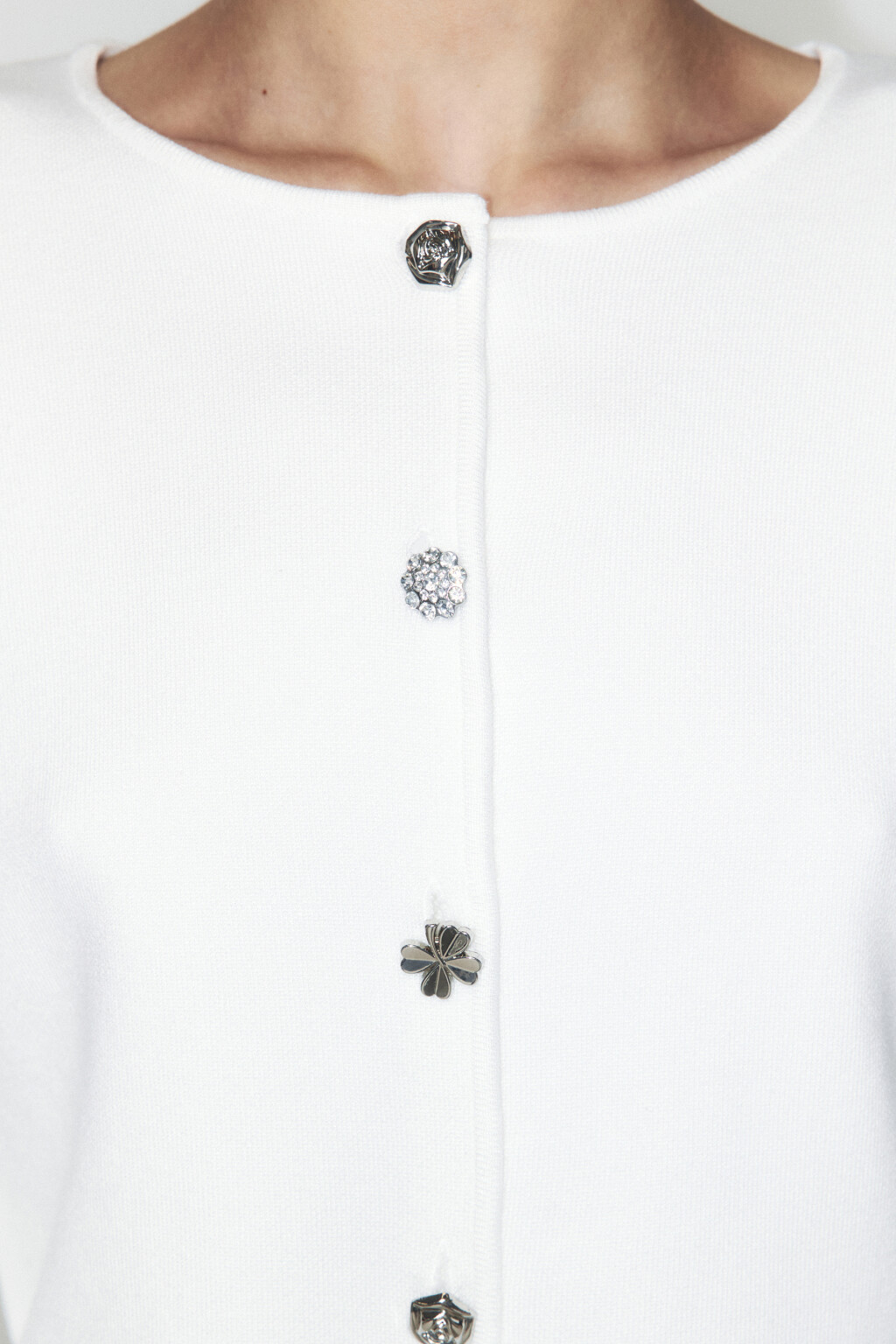 Кардиган вискозный укороченный на пуговицах - цвет молочный - 8