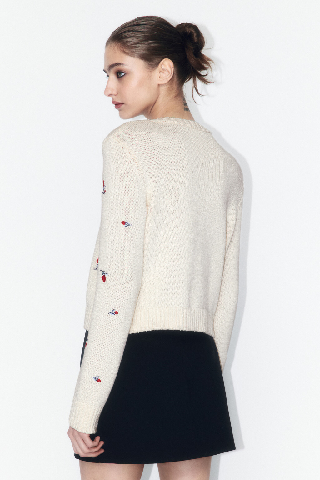 Кардиган на пуговицах с цветочной вышивкой - цвет молочный - 4