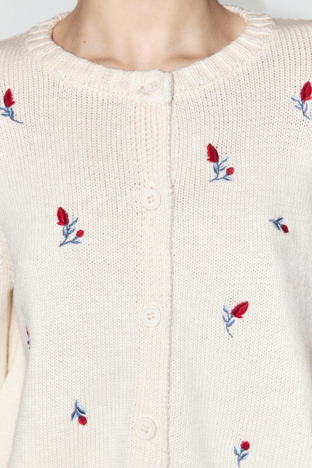 Кардиган на пуговицах с цветочной вышивкой - цвет молочный - 6