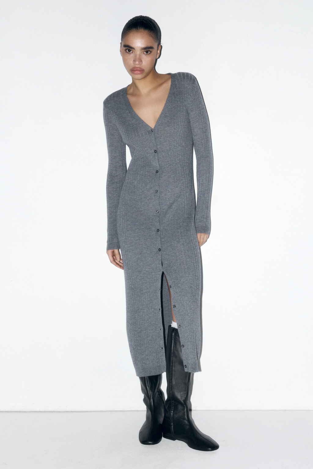Кардиган на пуговицах вязаный в длине макси - цвет серый - 2