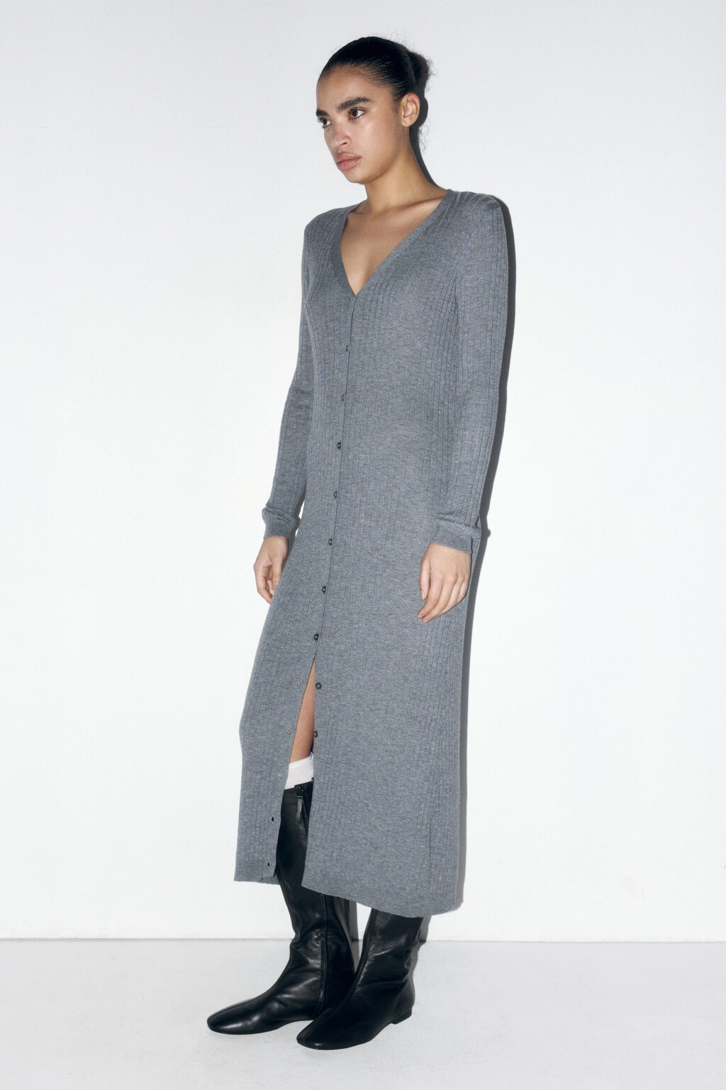 Кардиган на пуговицах вязаный в длине макси - цвет серый - 3