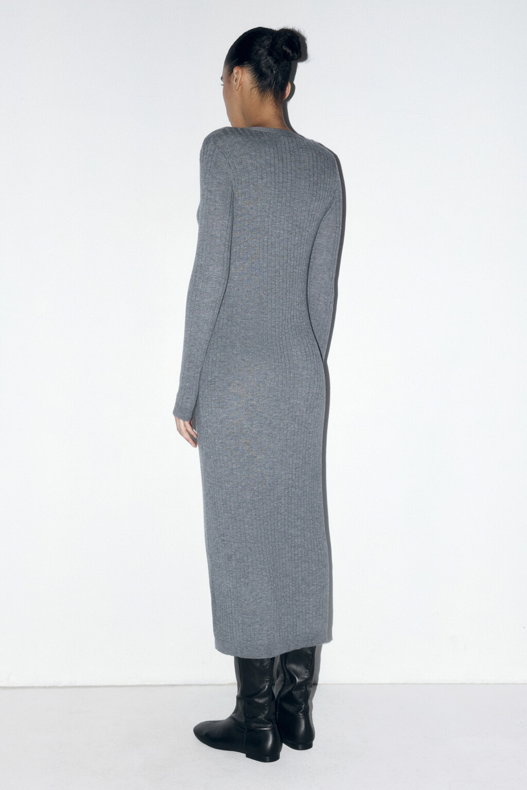 Кардиган на пуговицах вязаный в длине макси - цвет серый - 4