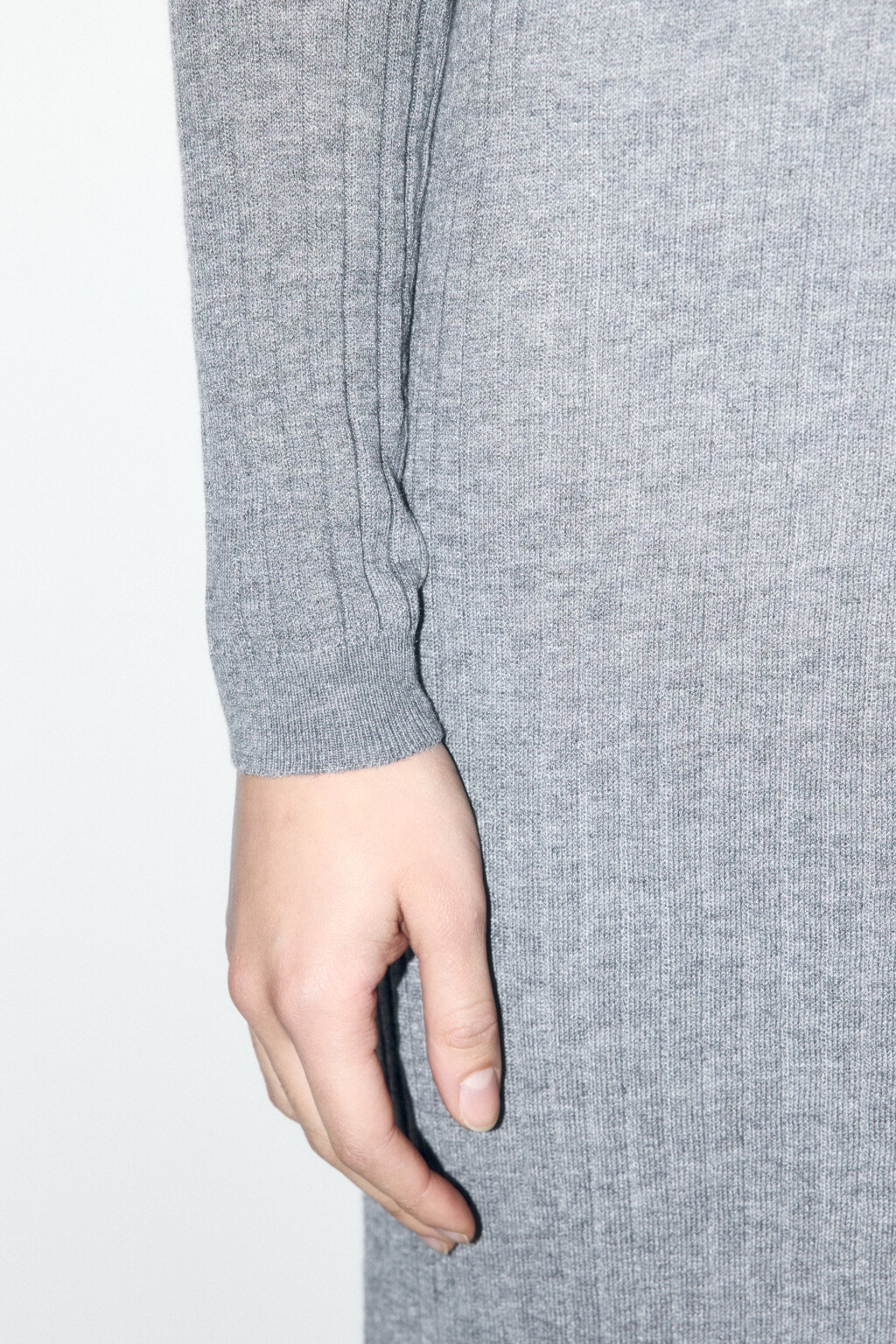 Кардиган на пуговицах вязаный в длине макси - цвет серый - 7