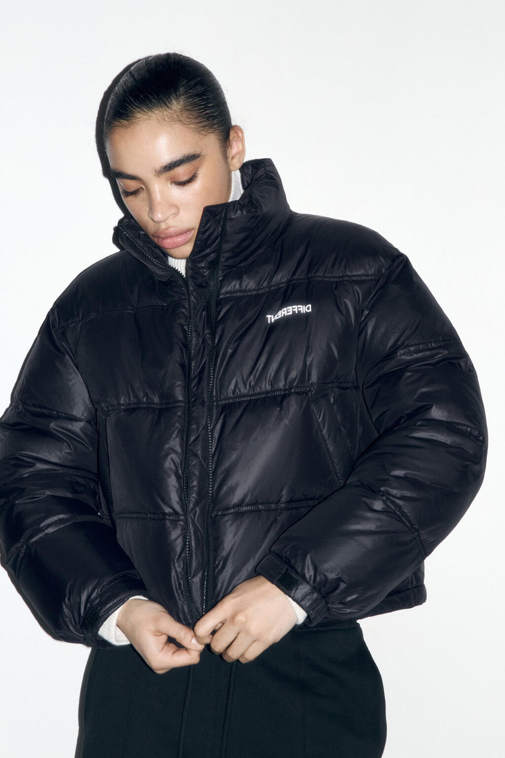 Куртка стеганая укороченная с воротником-стойкой - цвет черный - 2