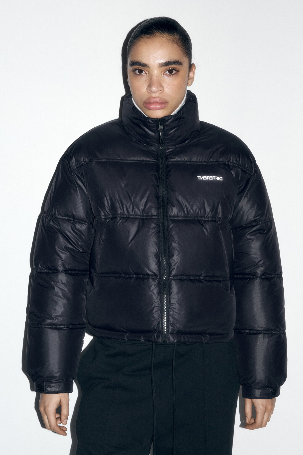 Куртка стеганая укороченная с воротником-стойкой - цвет черный - 3
