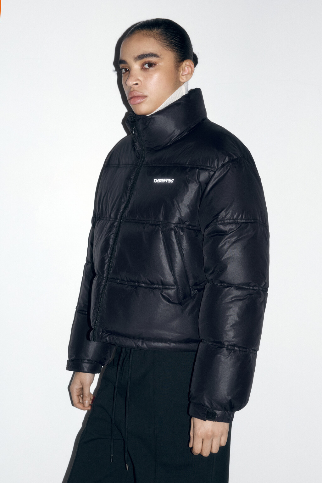 Куртка стеганая укороченная с воротником-стойкой - цвет черный - 4