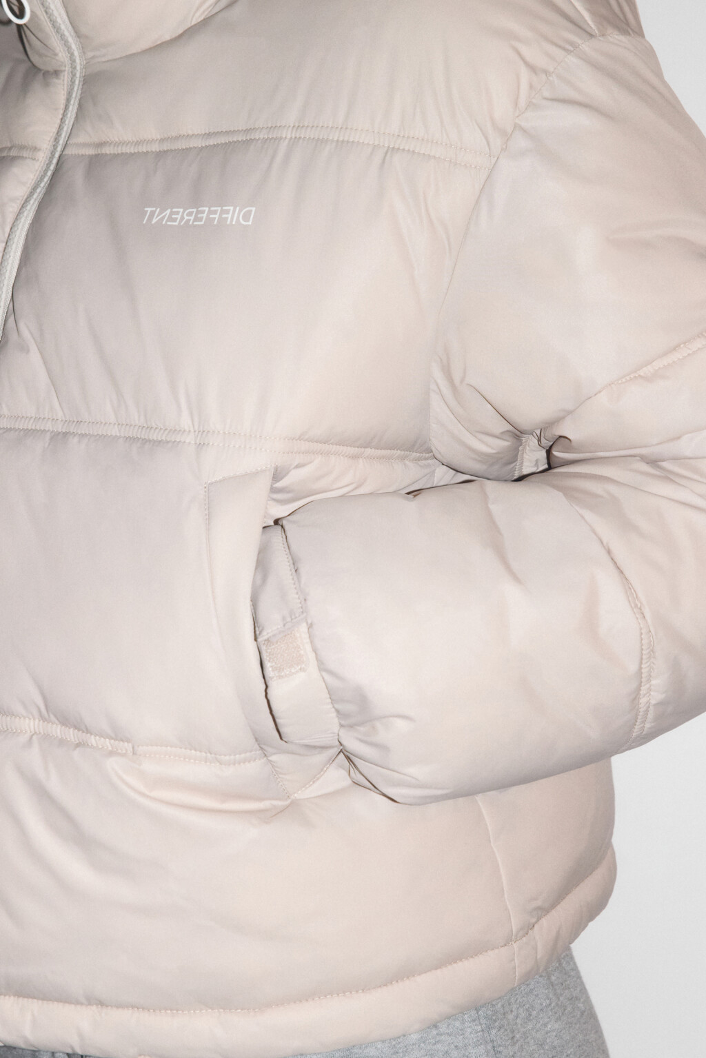 Куртка стеганая укороченная с воротником-стойкой - цвет бежевый - 7