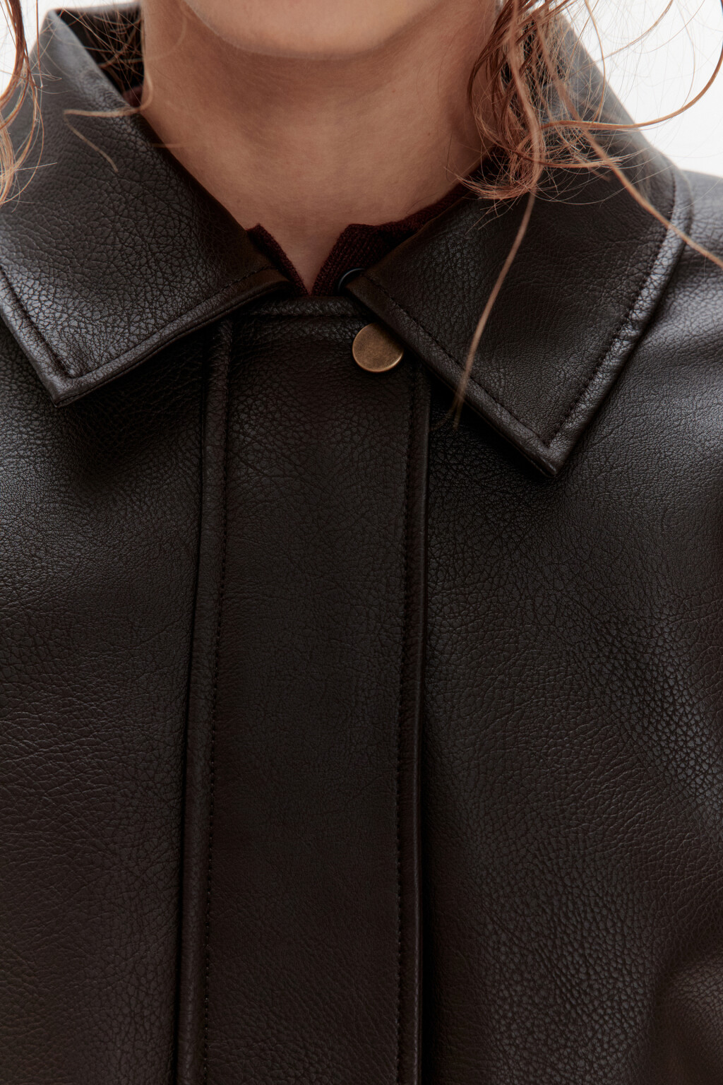 Куртка-бомбер из искусственной кожи на утеплителе - цвет коричневый - 6