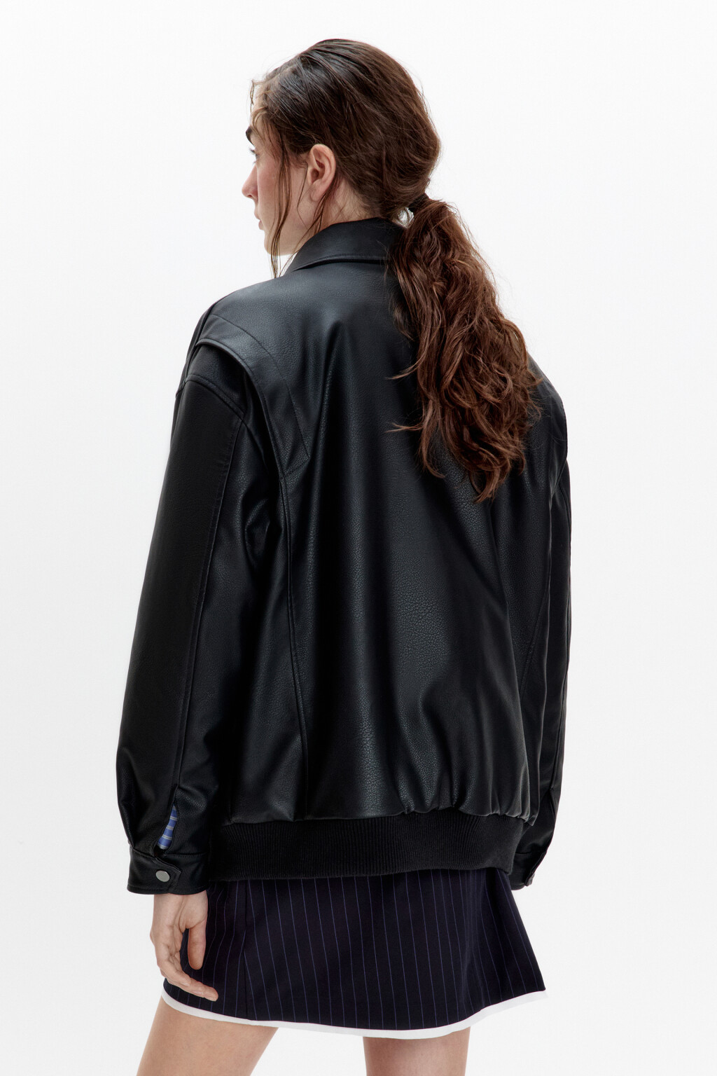Куртка-бомбер из искусственной кожи на утеплителе - цвет черный - 4
