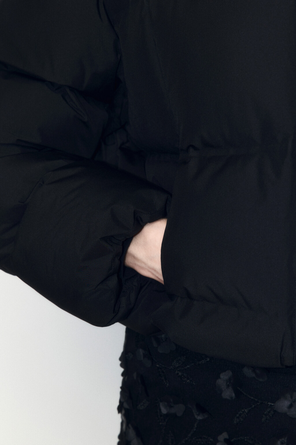 Куртка стеганая укороченная с воротником-стойкой - цвет черный - 6