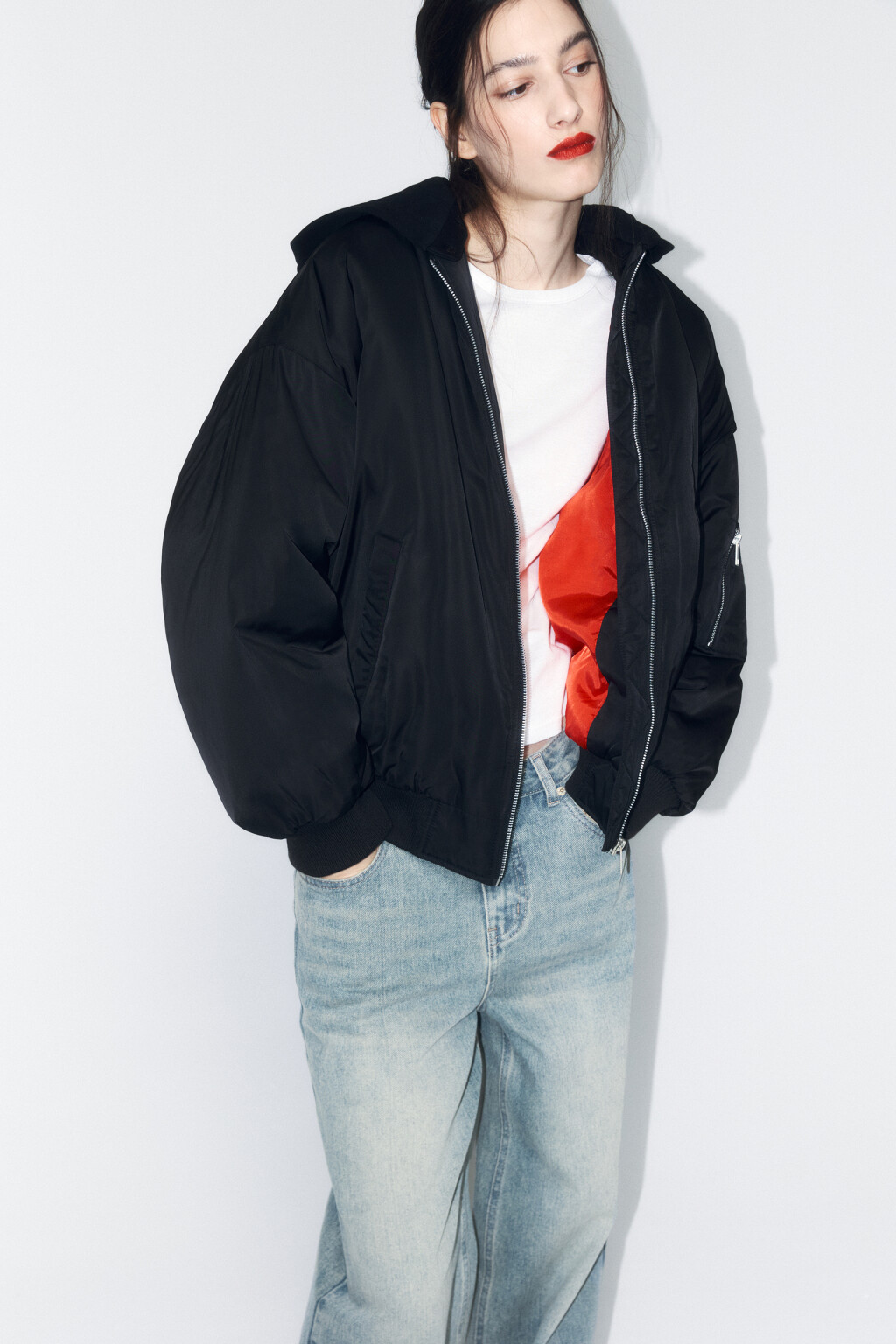 Куртка-бомбер утепленная с трикотажным капюшоном - цвет черный - 1