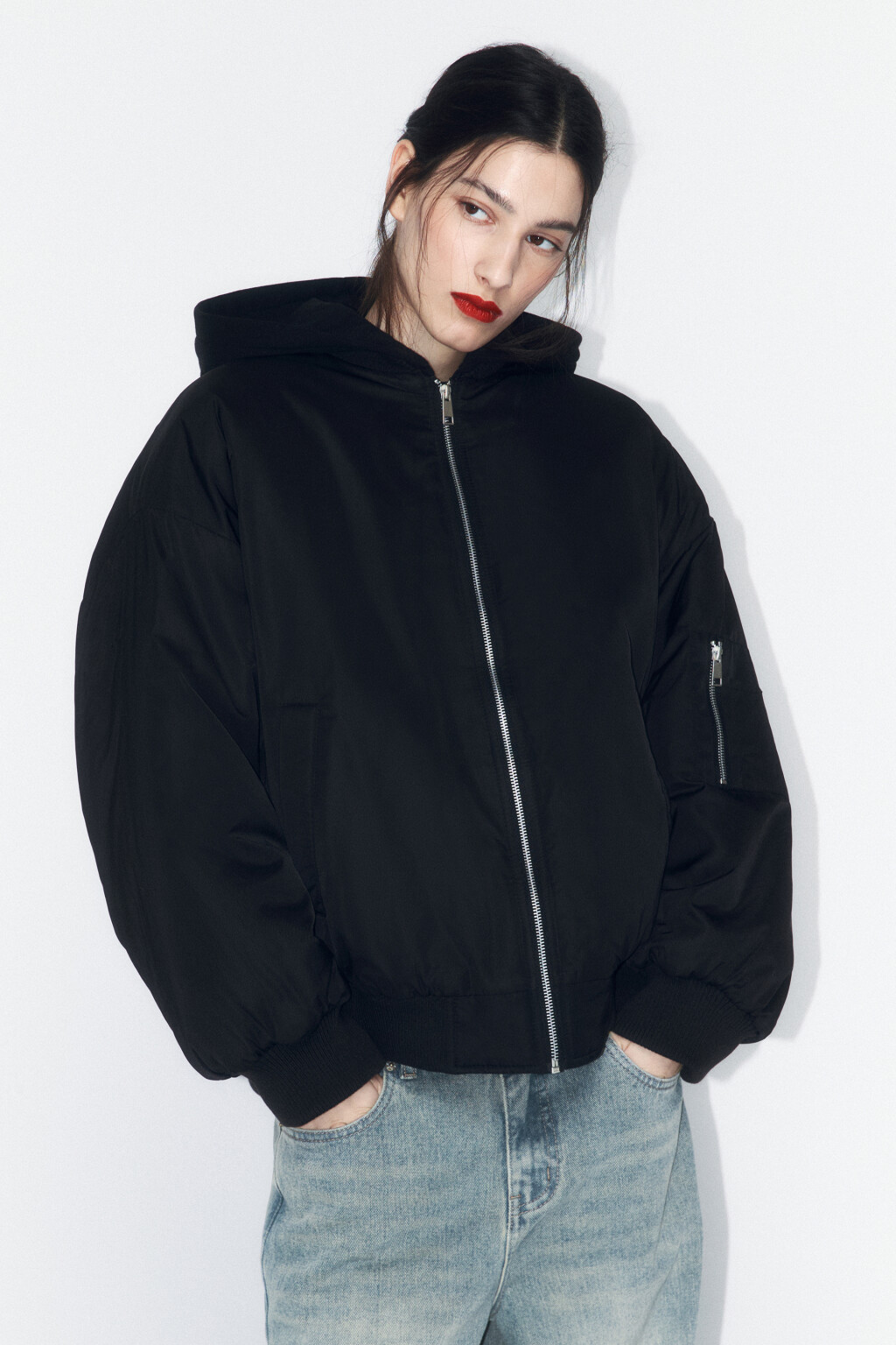 Куртка-бомбер утепленная с трикотажным капюшоном - цвет черный - 3