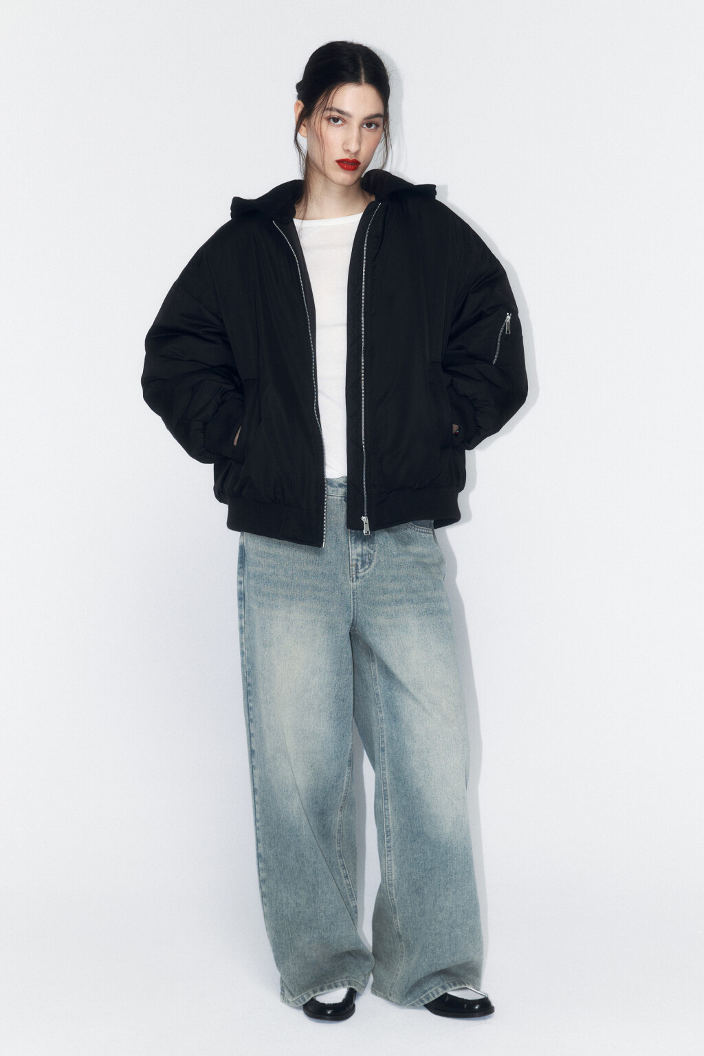 Куртка-бомбер утепленная с трикотажным капюшоном - цвет черный - 5