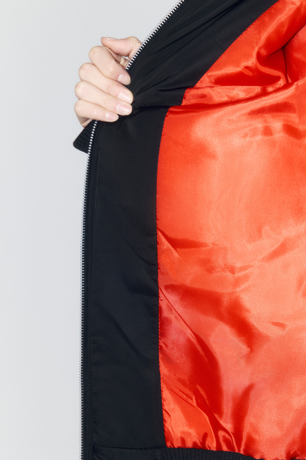 Куртка-бомбер утепленная с трикотажным капюшоном - цвет черный - 8