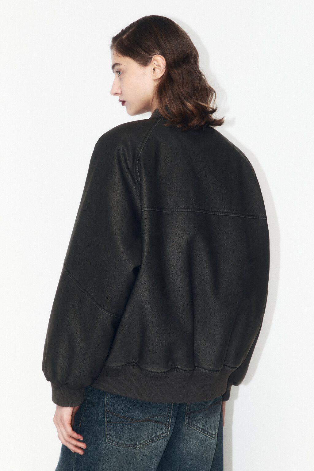 Куртка-бомбер из искусственной кожи на утеплителе - цвет черный - 3