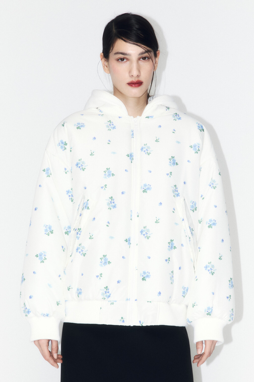 Куртка-бомбер с капюшоном и цветочным принтом - цвет мультиколор - 2
