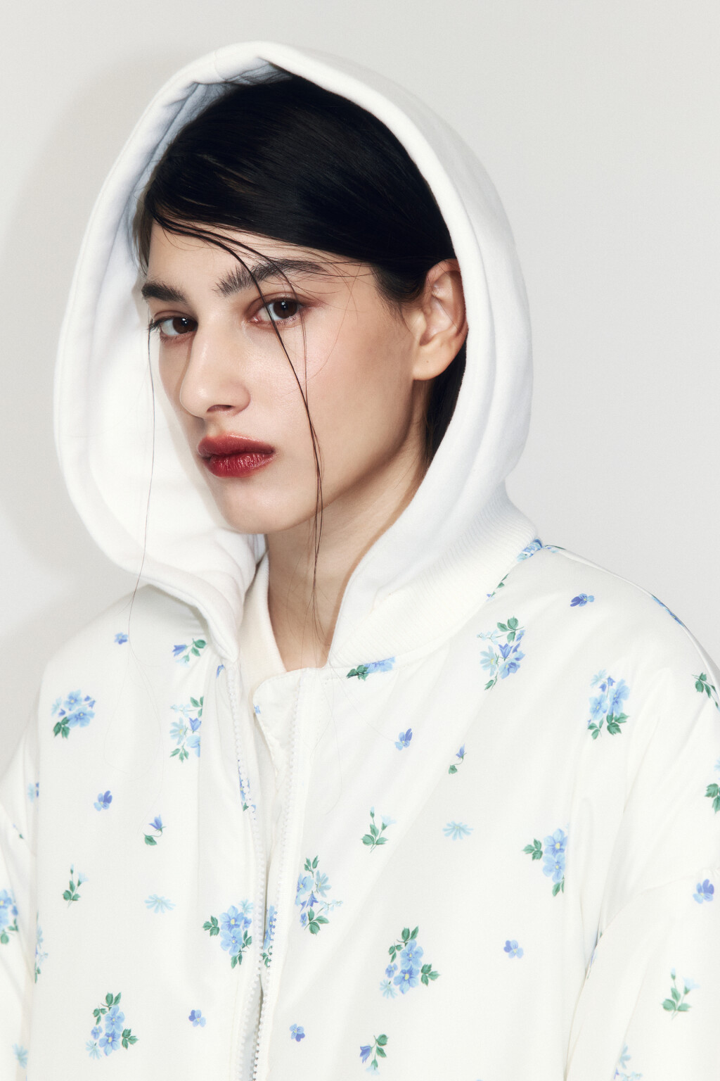 Куртка-бомбер с капюшоном и цветочным принтом - цвет мультиколор - 5