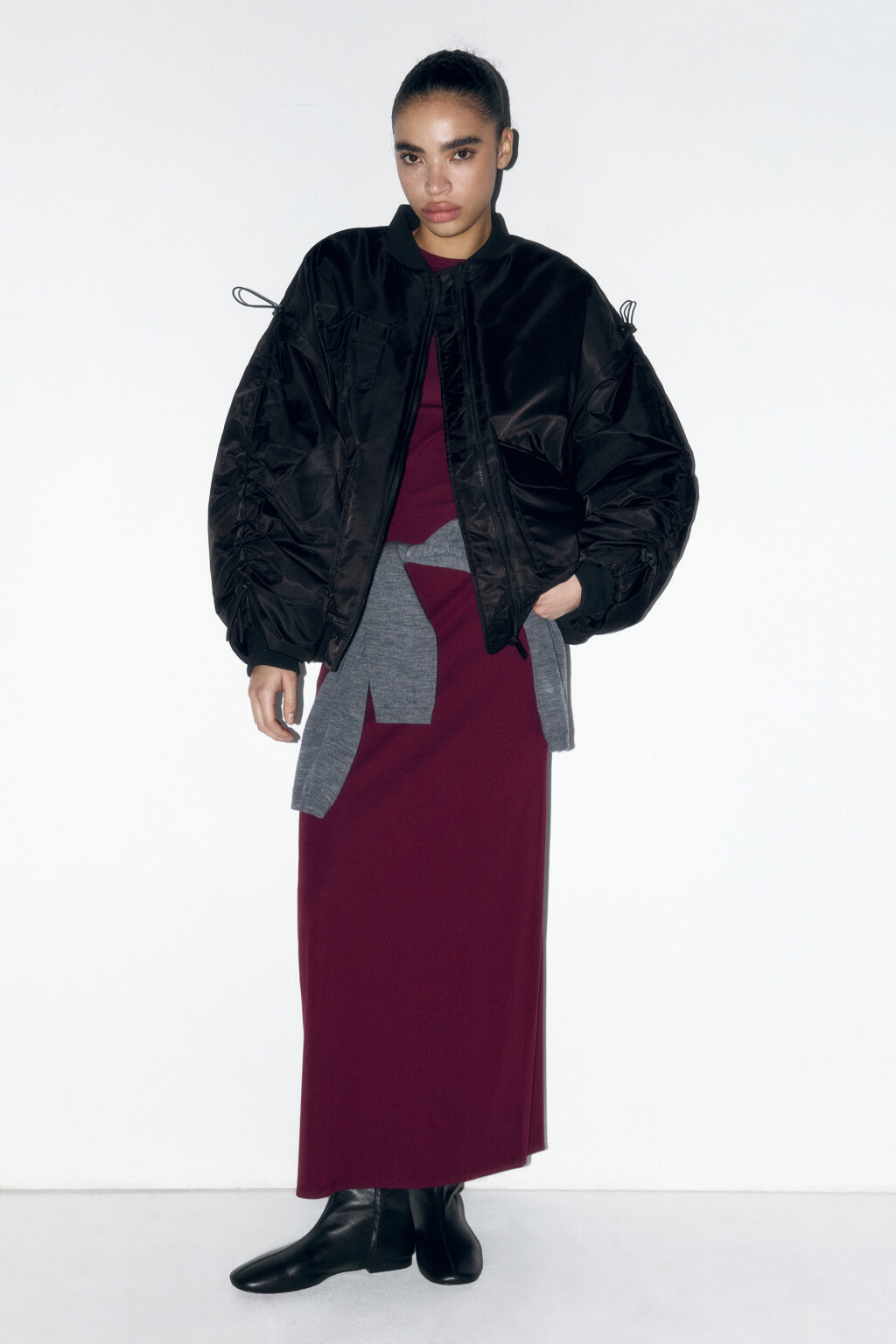 Куртка-бомбер утепленная со шнуровкой на рукавах - цвет черный - 5