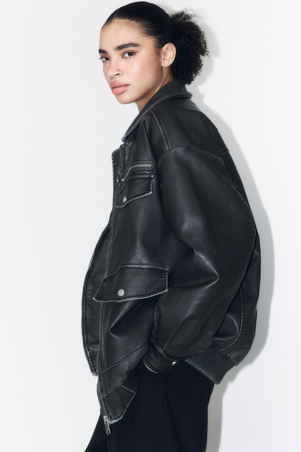 Куртка-бомбер из искусственной кожи на утеплителе - цвет серый - 1