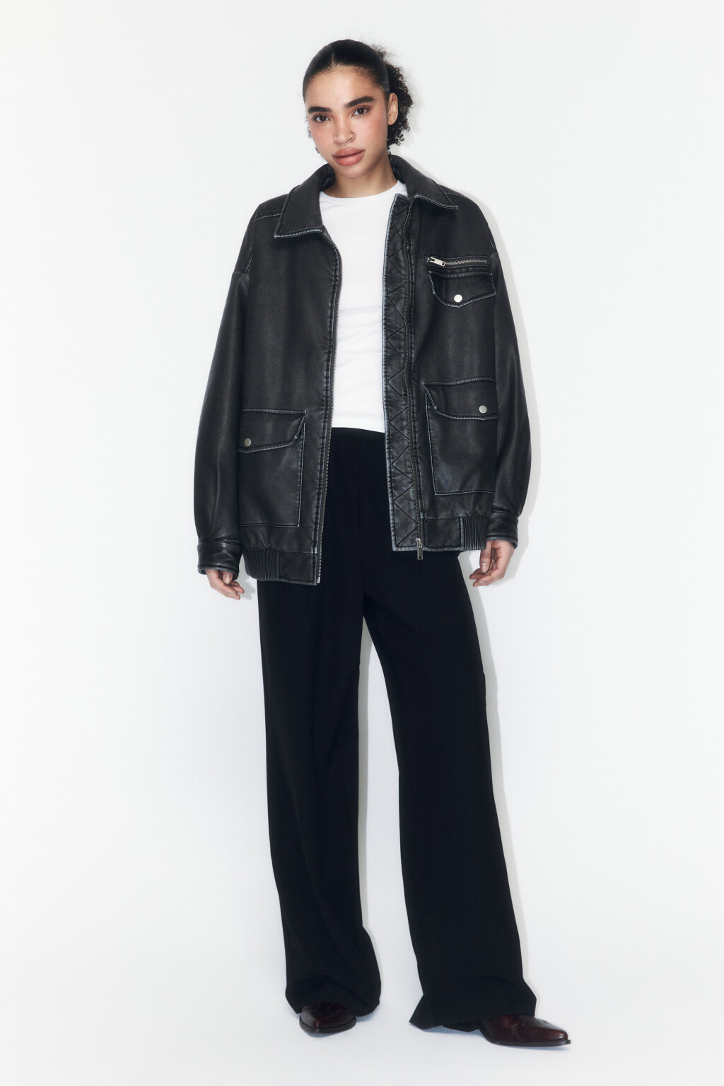 Куртка-бомбер из искусственной кожи на утеплителе - цвет серый - 6