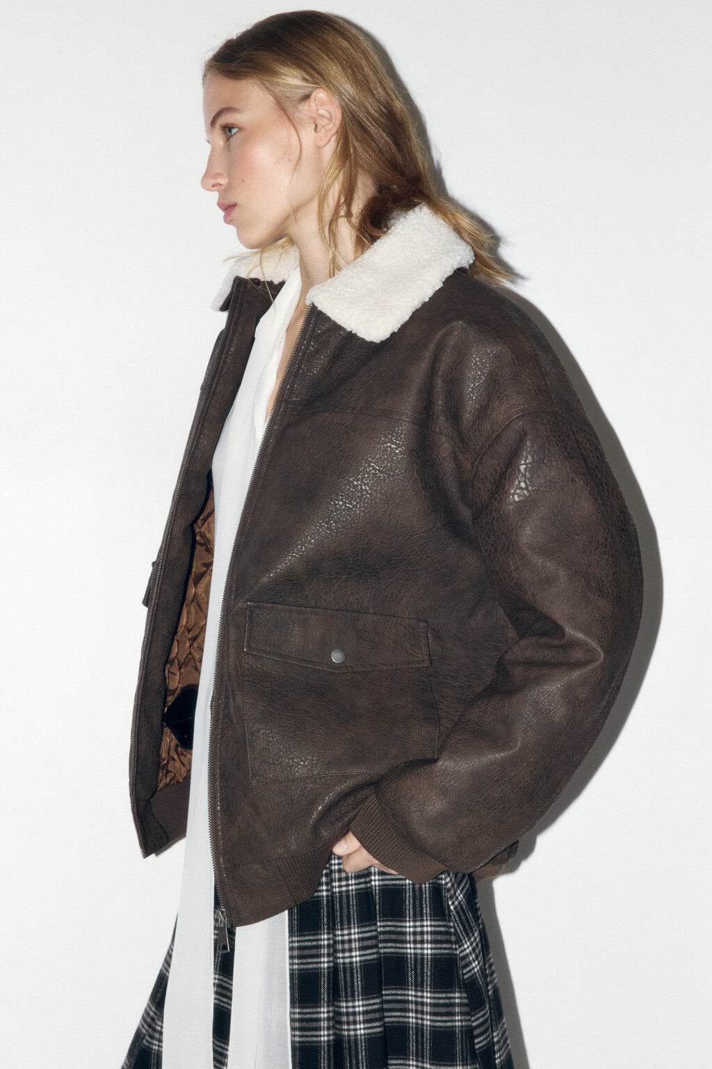 Куртка-бомбер с вареным эффектом и опушкой - цвет коричневый - 1