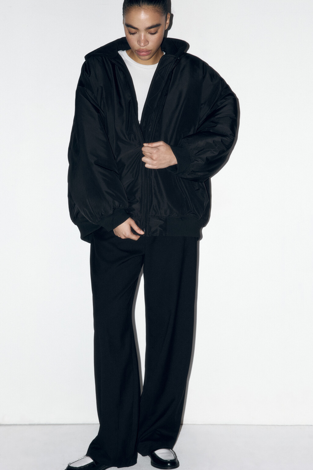 Куртка-бомбер oversize с трикотажным капюшоном - цвет черный - 1