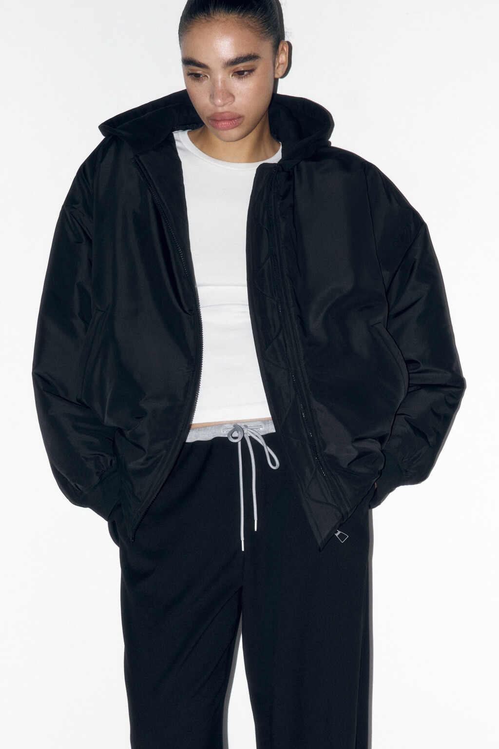 Куртка-бомбер oversize с трикотажным капюшоном - цвет черный - 2