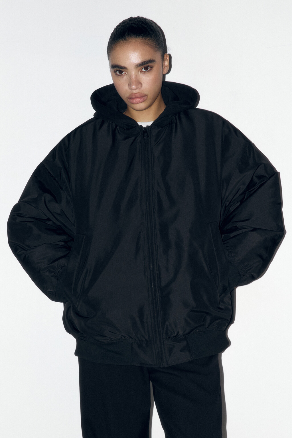 Куртка-бомбер oversize с трикотажным капюшоном - цвет черный - 3