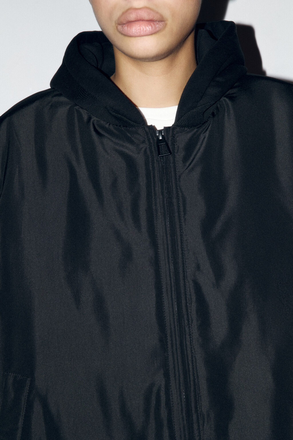 Куртка-бомбер oversize с трикотажным капюшоном - цвет черный - 8