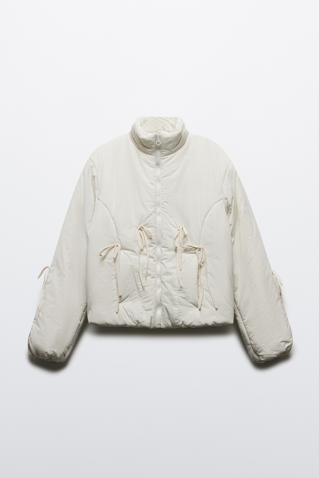 Куртка на утеплителе с драпировками и бантиками - цвет молочный - 10