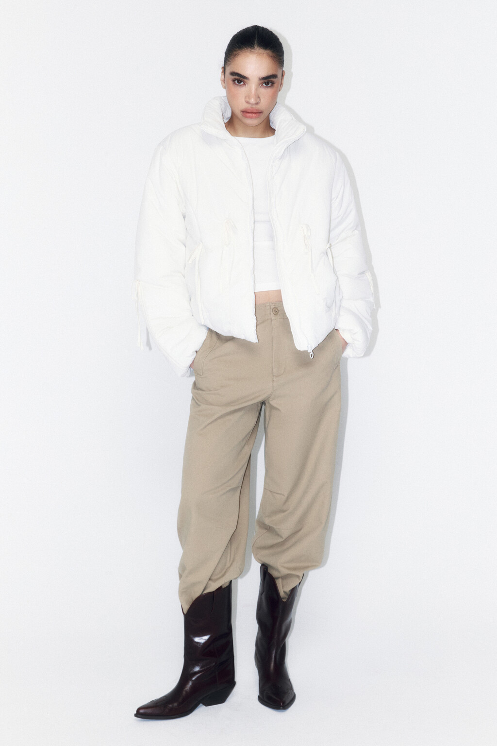 Куртка на утеплителе с драпировками и бантиками - цвет молочный - 5