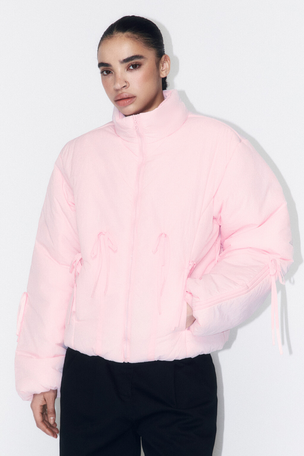 Куртка на утеплителе с драпировками и бантиками - цвет розовый - 2