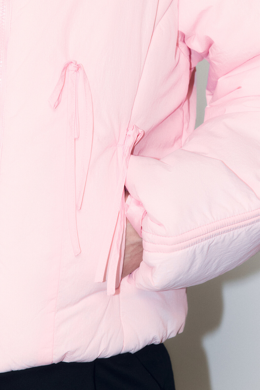 Куртка на утеплителе с драпировками и бантиками - цвет розовый - 6