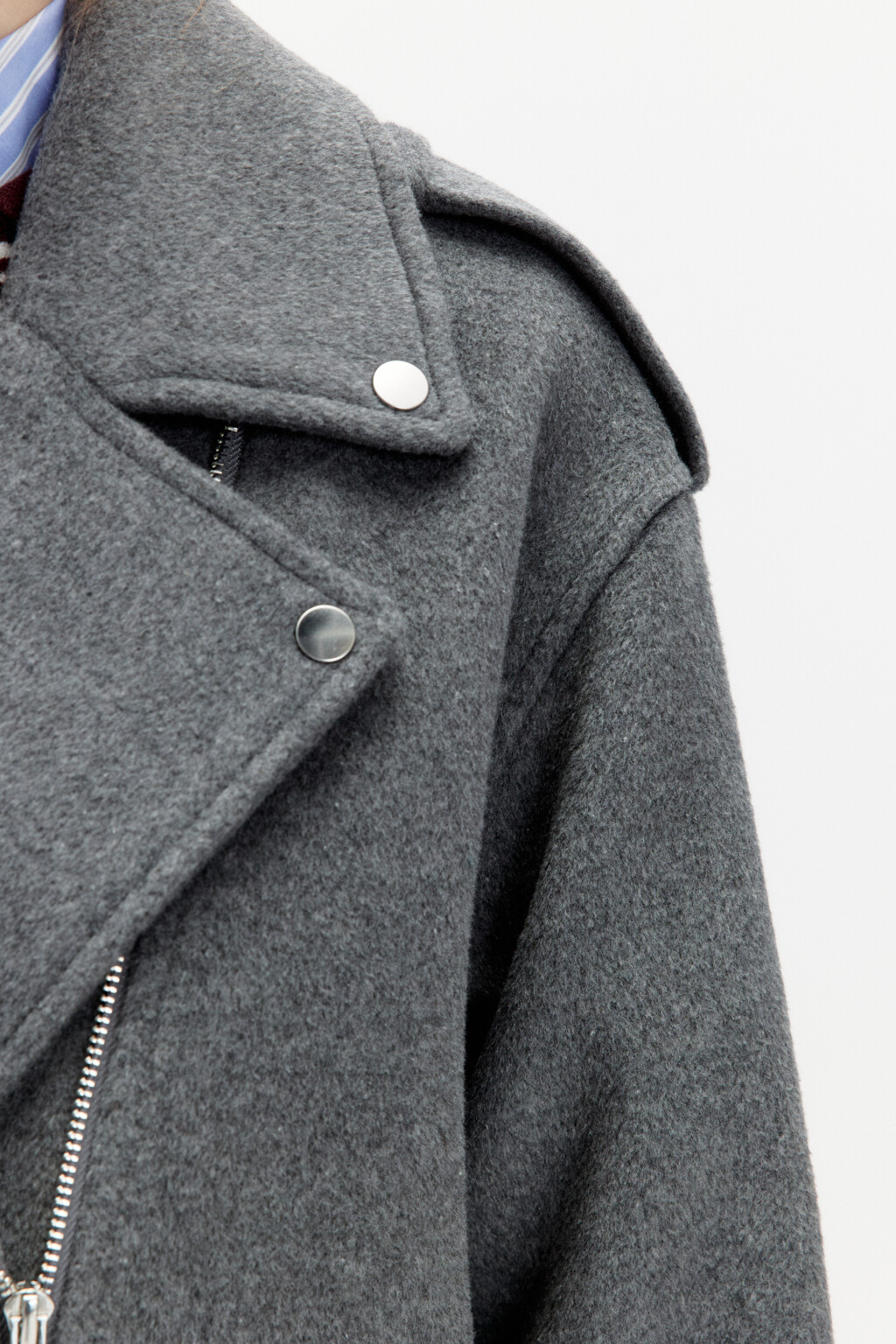 Куртка-косуха из драповой ткани с ремнем - цвет серый - 7