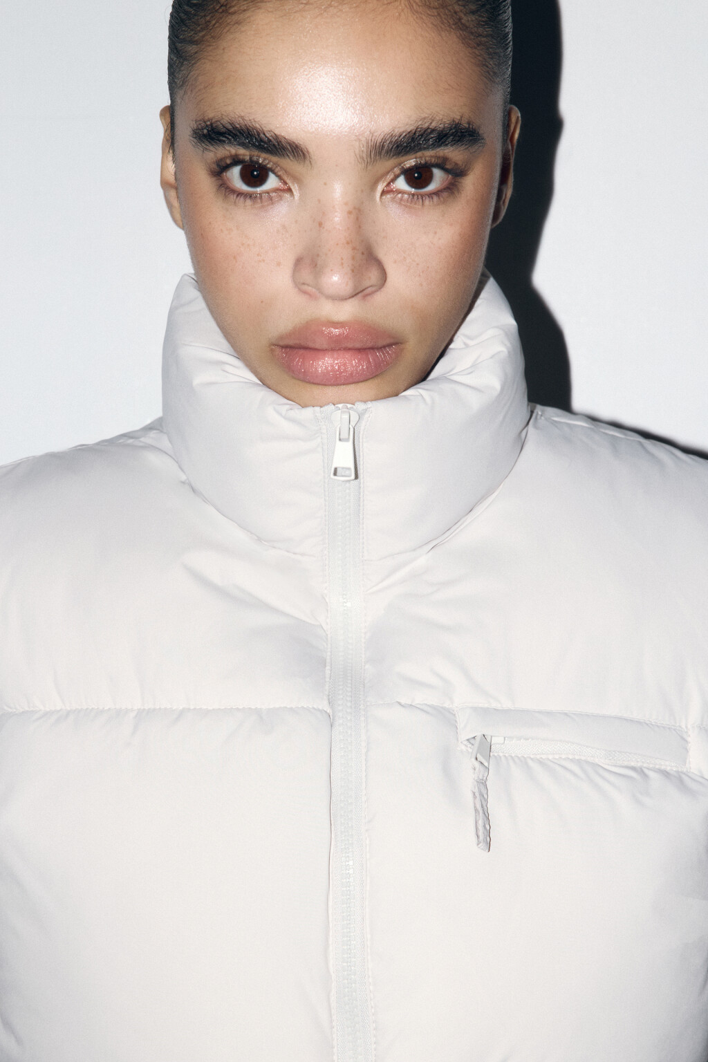 Жилет стеганый укороченный на утеплителе - цвет бежевый - 1