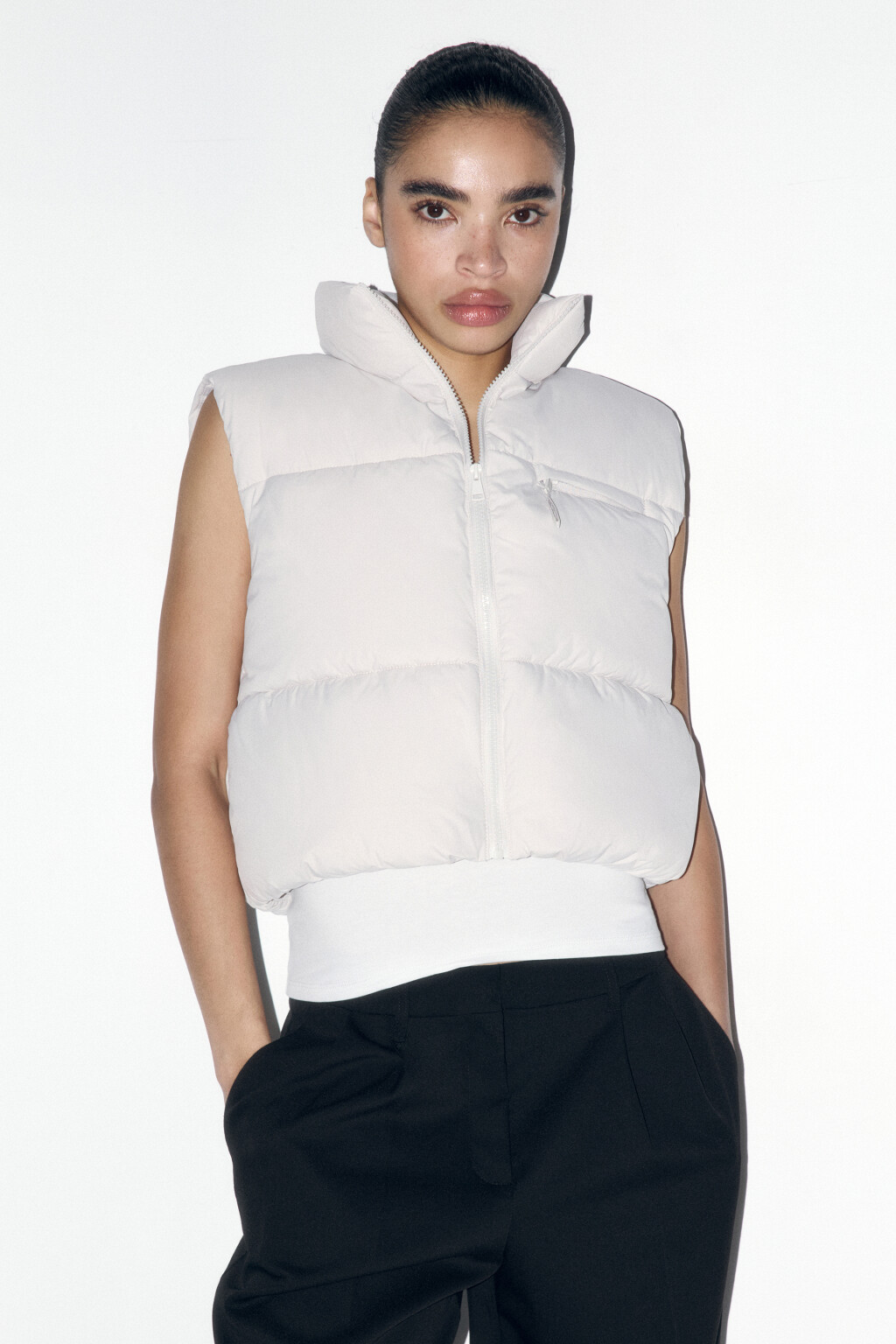 Жилет стеганый укороченный на утеплителе - цвет бежевый - 3