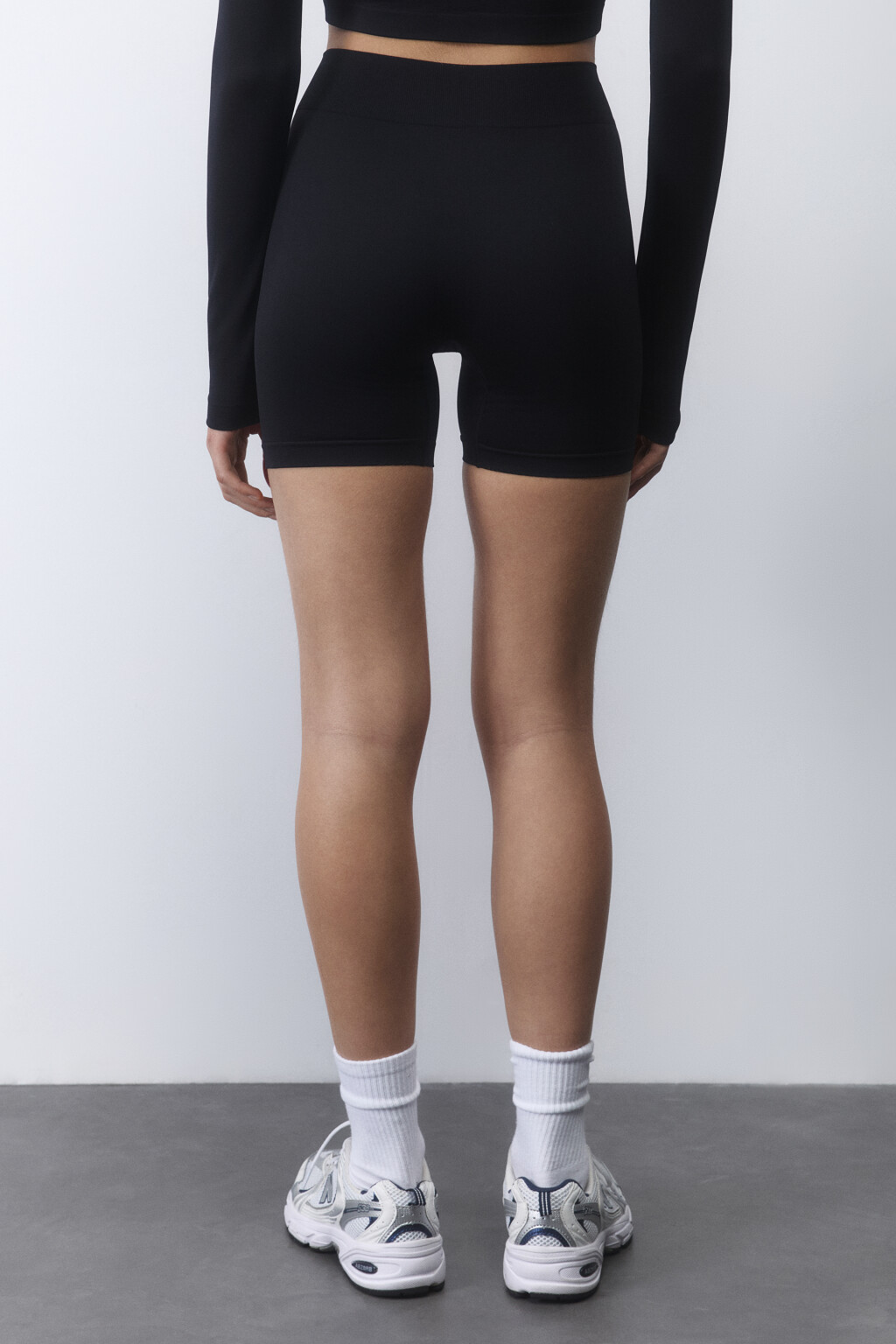 Шорты-велосипедки гладкие облегающие - цвет черный - 5